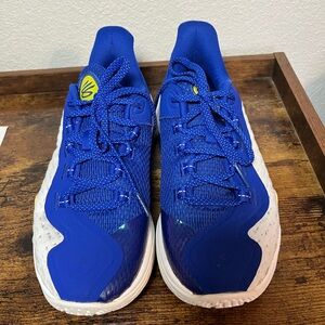 Under Armour Curry Flow 11 Size 6Y Kids WMN 7